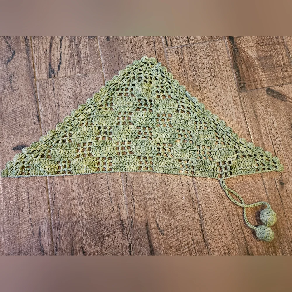 nwot misha and puff green crochet scarf